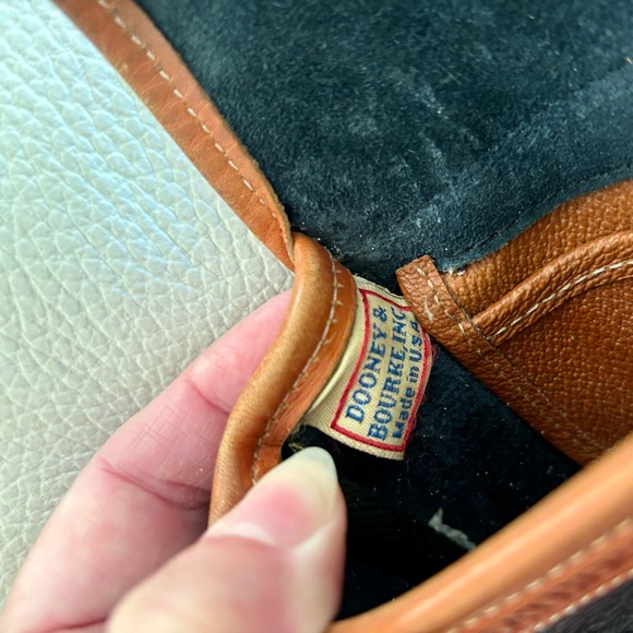 Vintage Dooney Bourke tiny crossbody bag - Picture 6 of 7